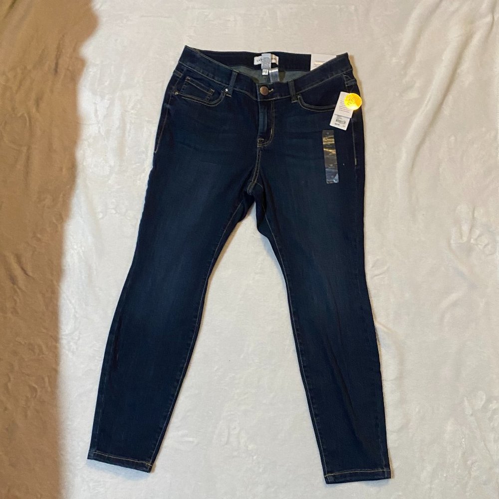 Super Stretch Signature Fit Mid-Rise Skinny Jean